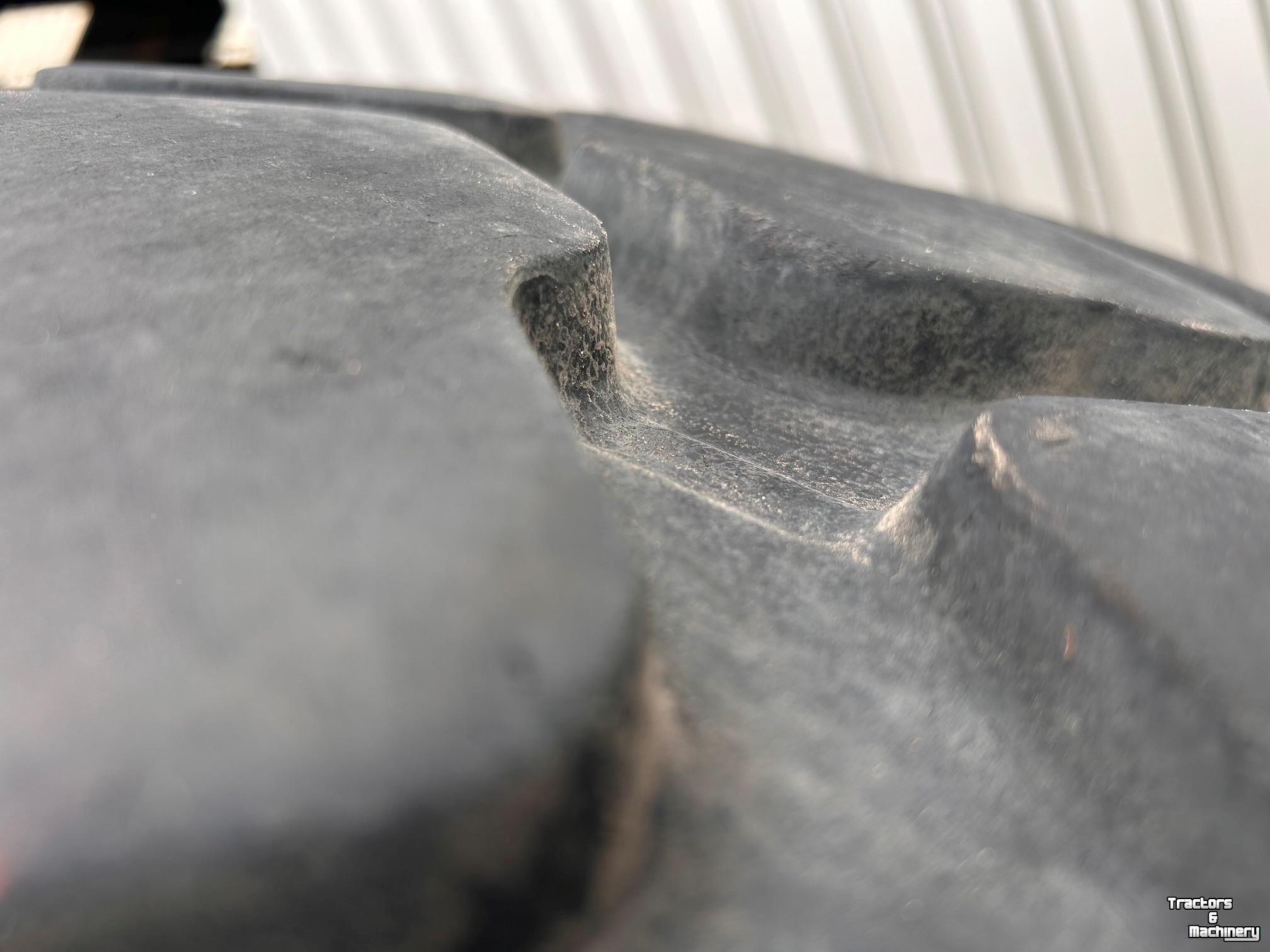 Wielen, Banden, Velgen & Afstandsringen Alliance 800/65R32