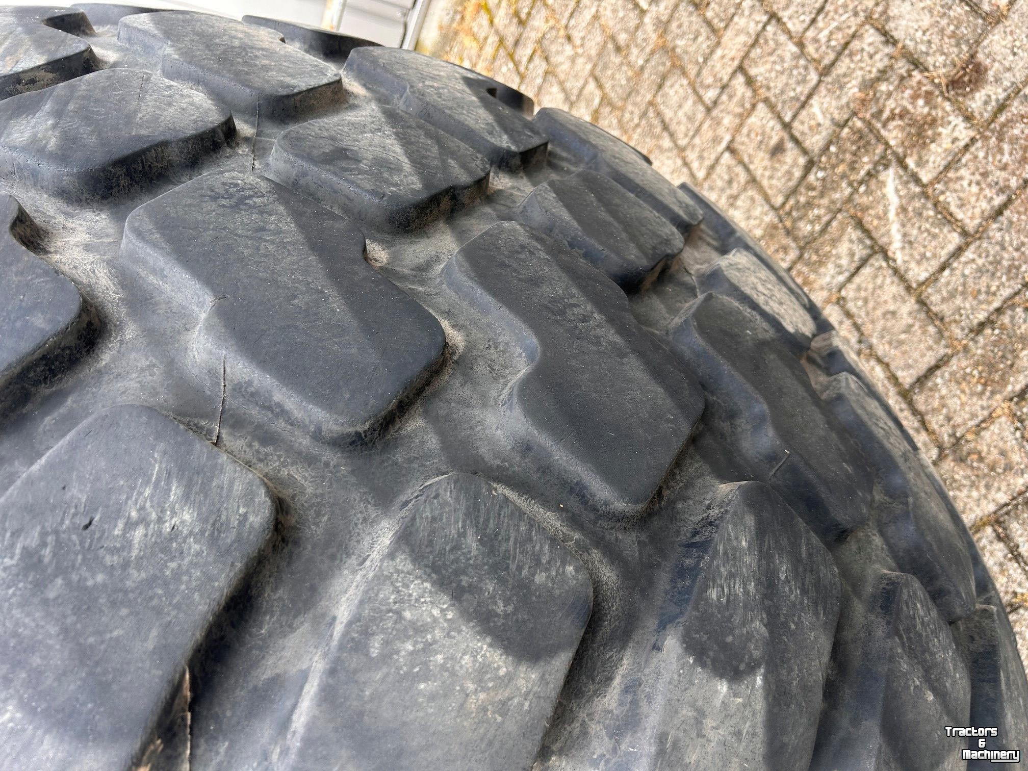 Wielen, Banden, Velgen & Afstandsringen Alliance 800/65R32