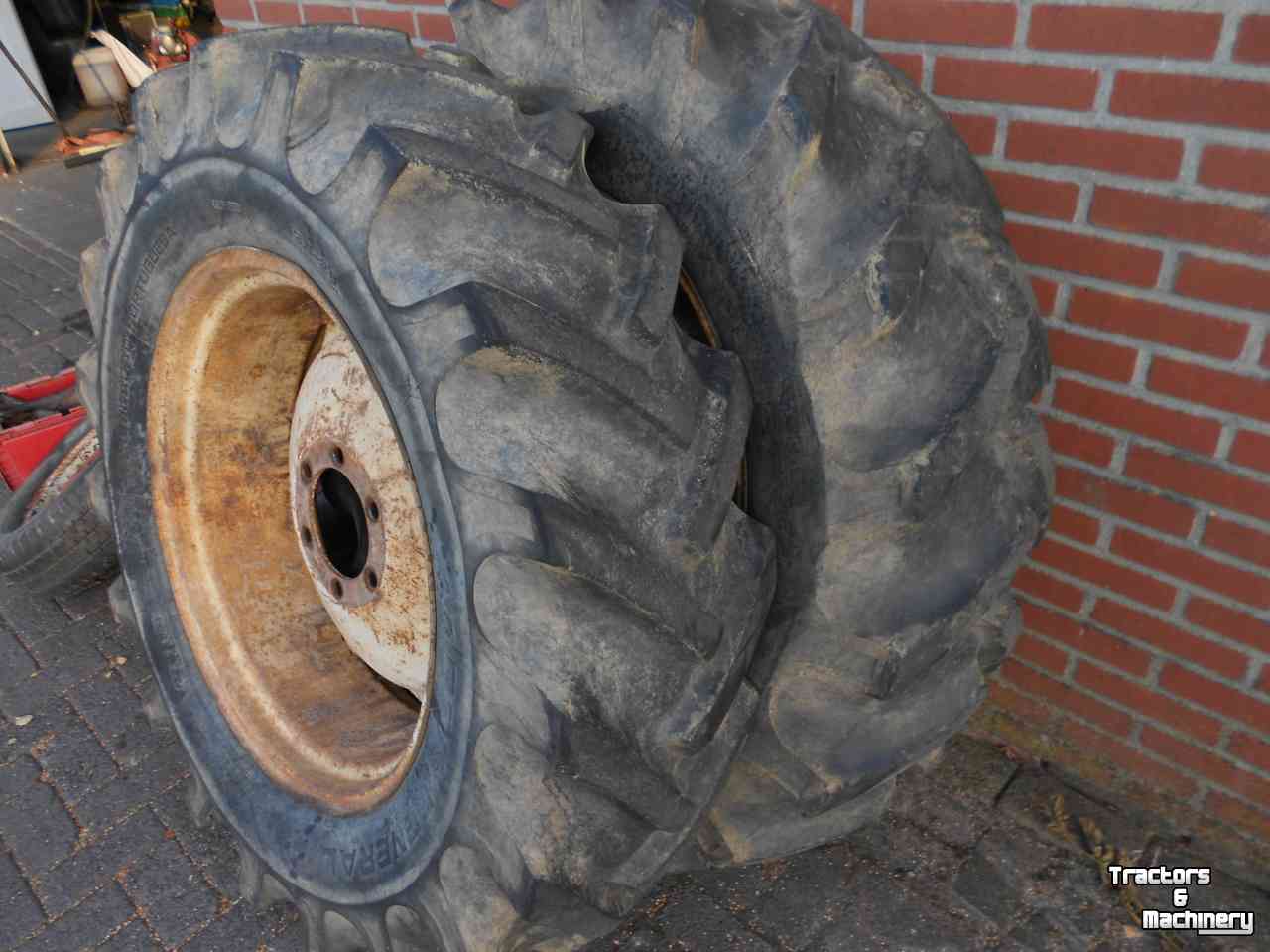 Wielen, Banden, Velgen & Afstandsringen International 13.6-r28