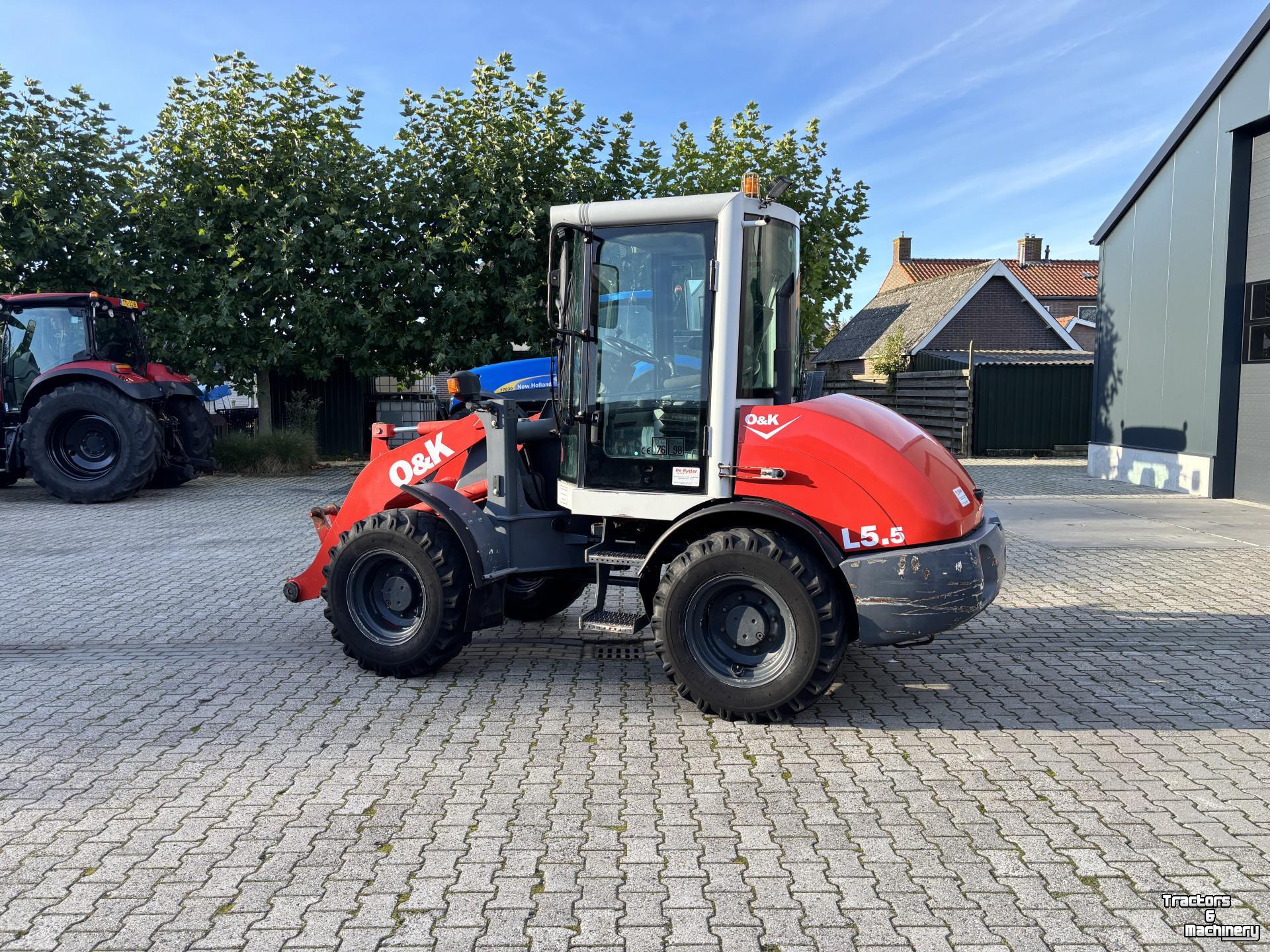 Shovel / Wiellader / Kniklader O&K L5.5 Shovel met Bak en Palletbord.