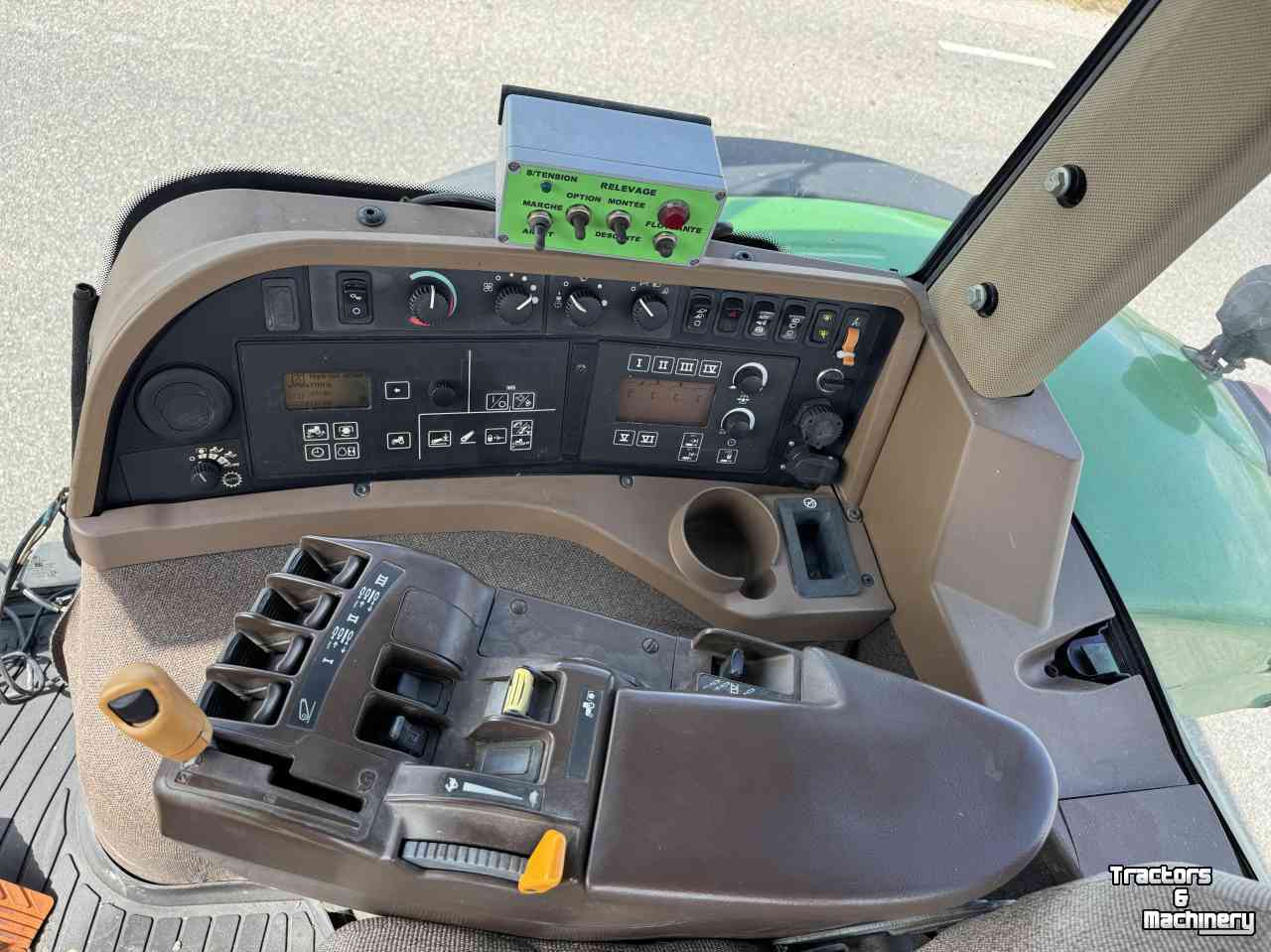 Tractor / Trekker John Deere 8130