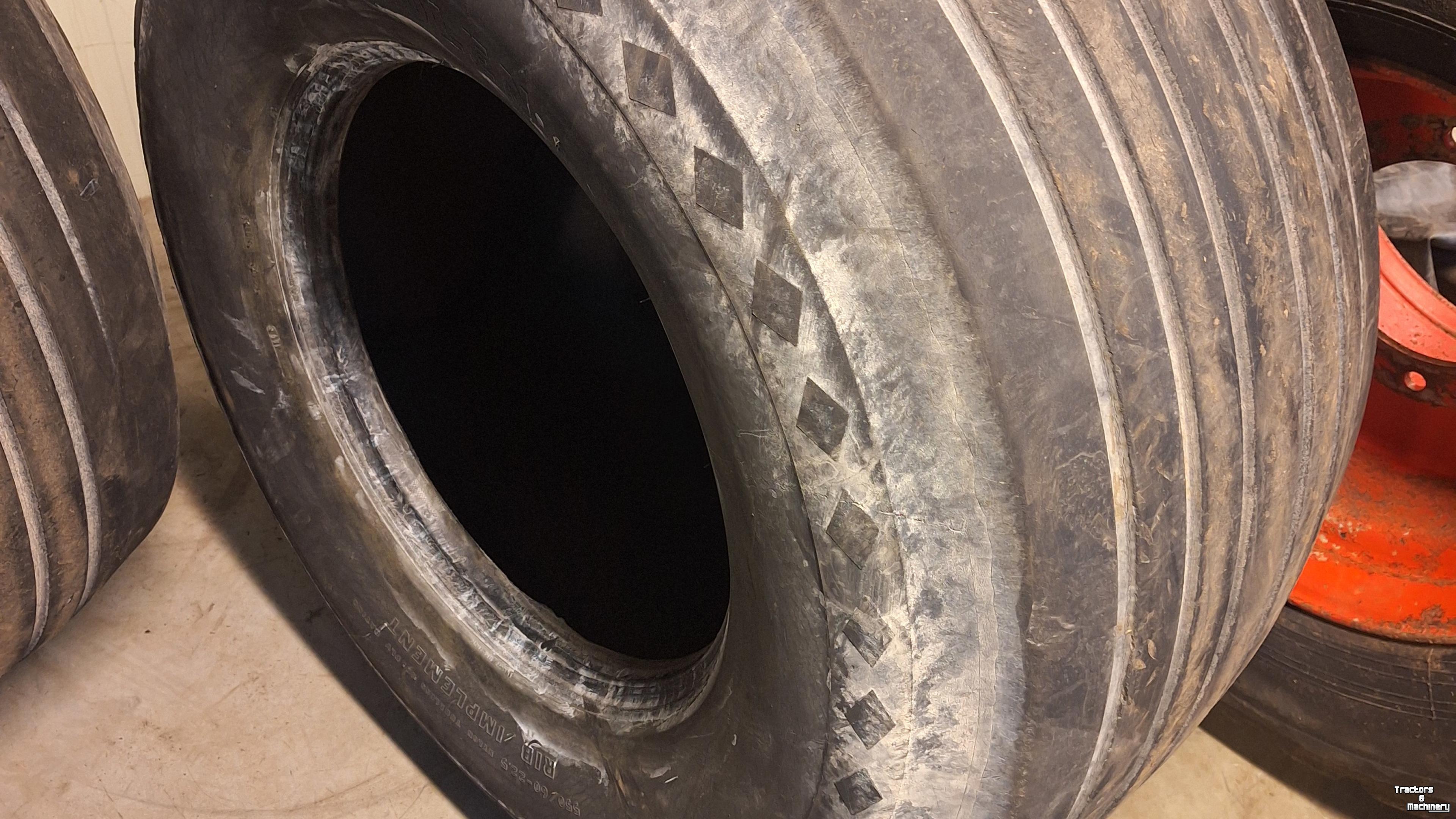 Wielen, Banden, Velgen & Afstandsringen  Onbekend 550/60x22.5 buitenbanden