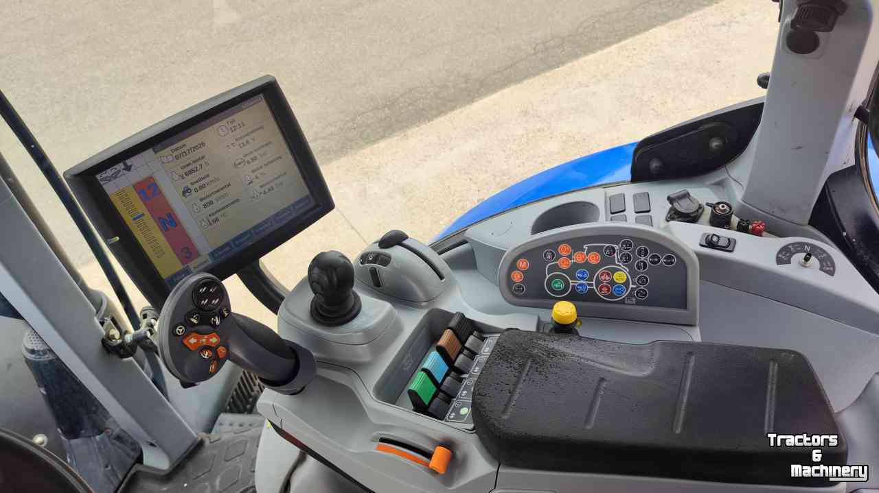 Tractor / Trekker New Holland T7.245 PC Sidewinder INT4