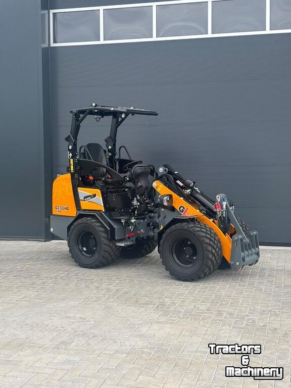 Shovel / Wiellader / Kniklader Giant G2300extra
