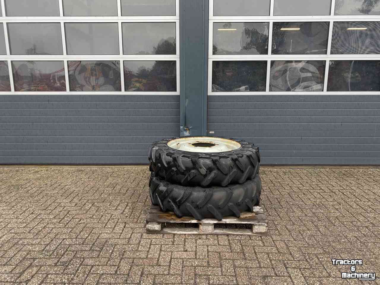 Wielen, Banden, Velgen & Afstandsringen Michelin 12.4R32 op 6 gaats velg