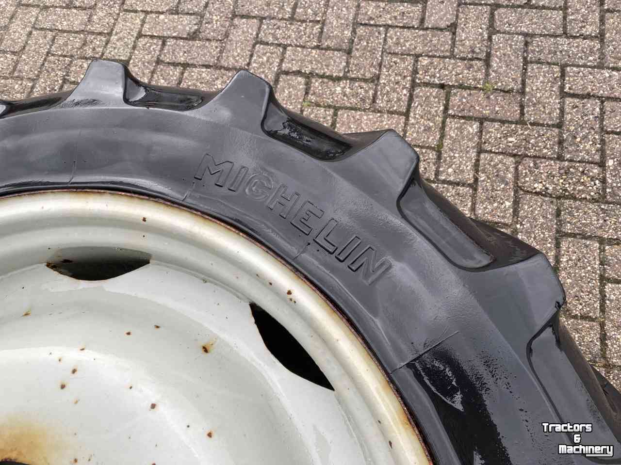 Wielen, Banden, Velgen & Afstandsringen Michelin 12.4R32 op 6 gaats velg