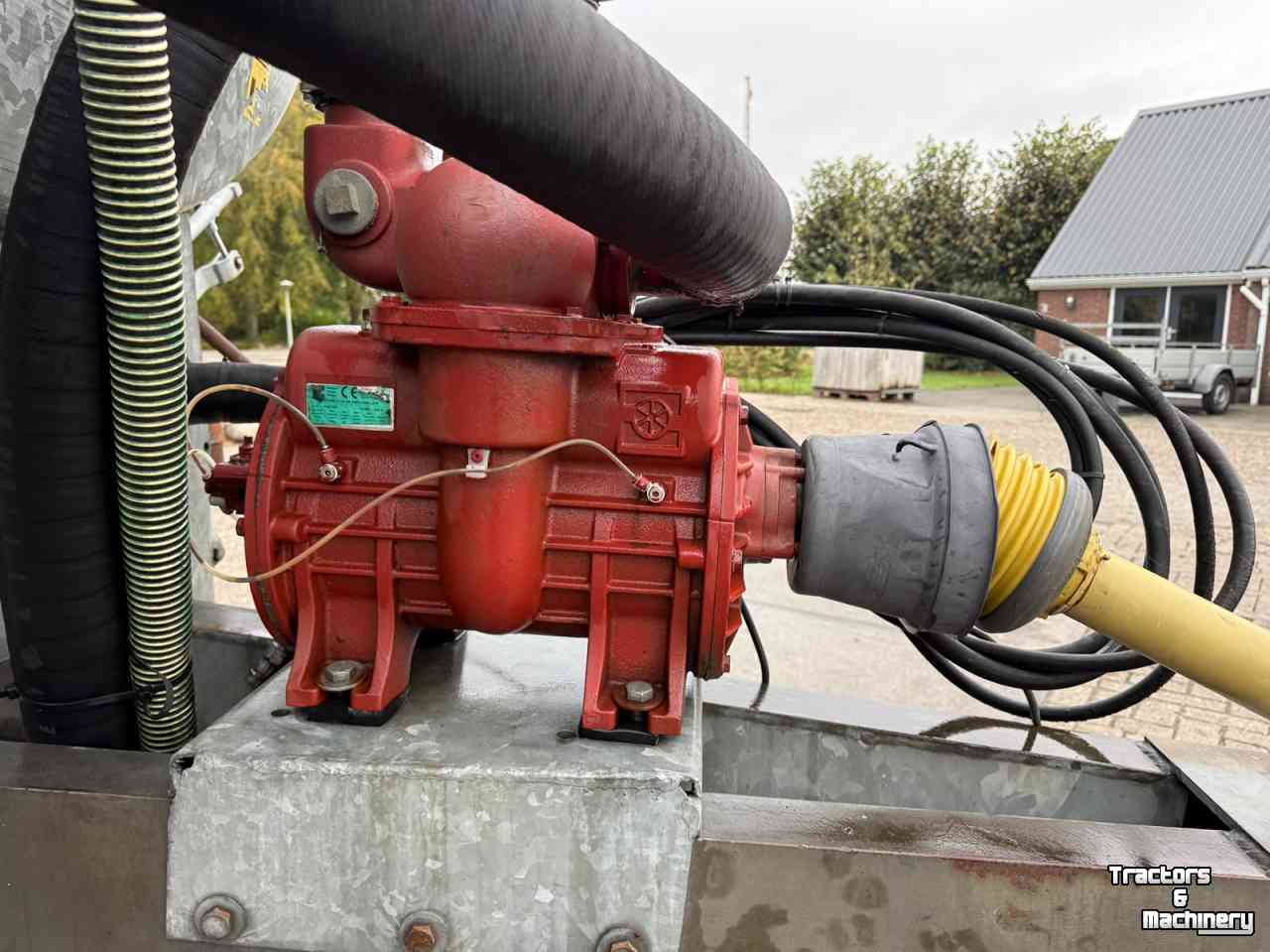 Mesttank Veenhuis Ecovac 8000 giertank + Bouwland injecteur bemester