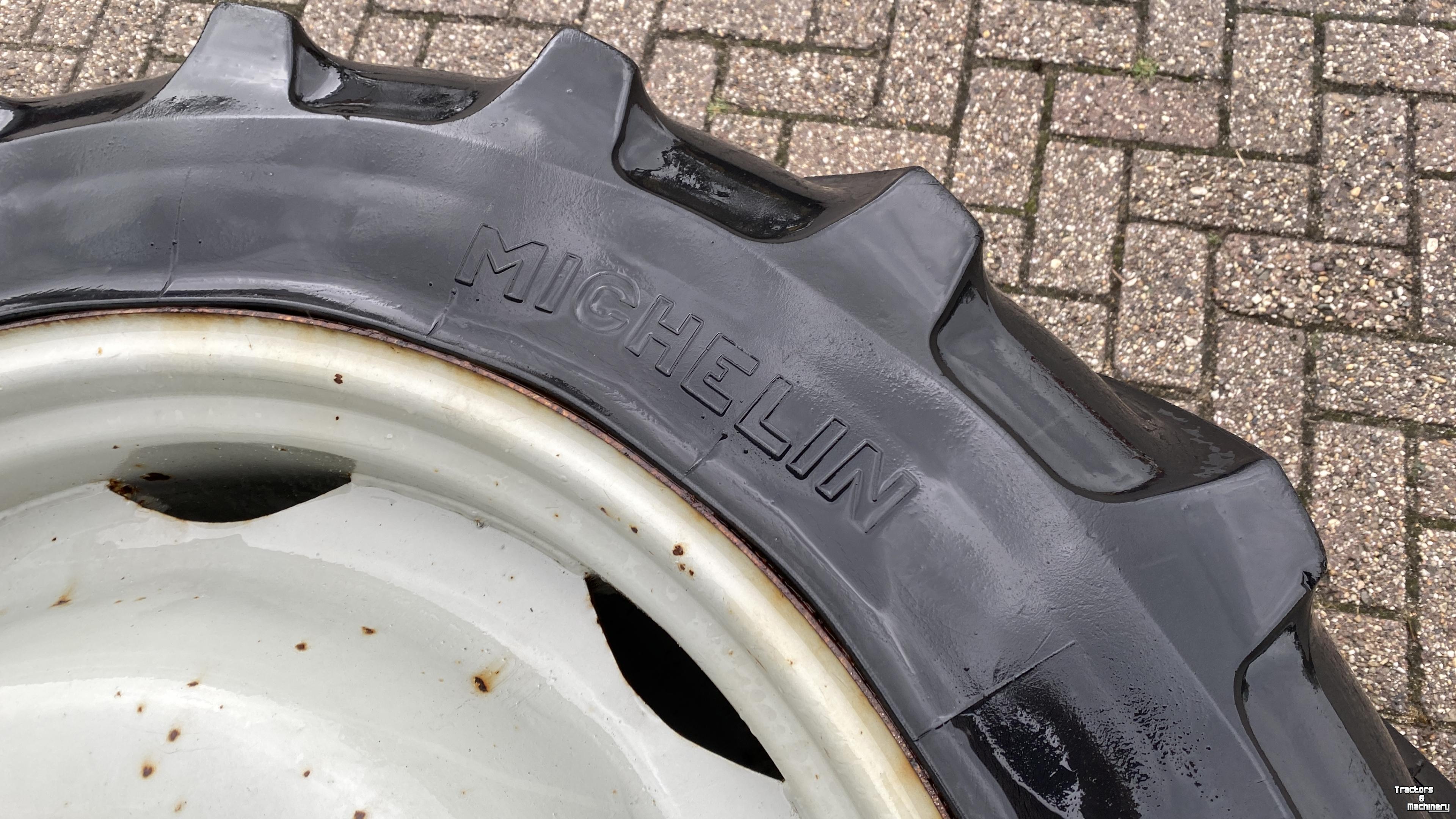 Wielen, Banden, Velgen & Afstandsringen Michelin 12.4R32 op 6 gaats velg