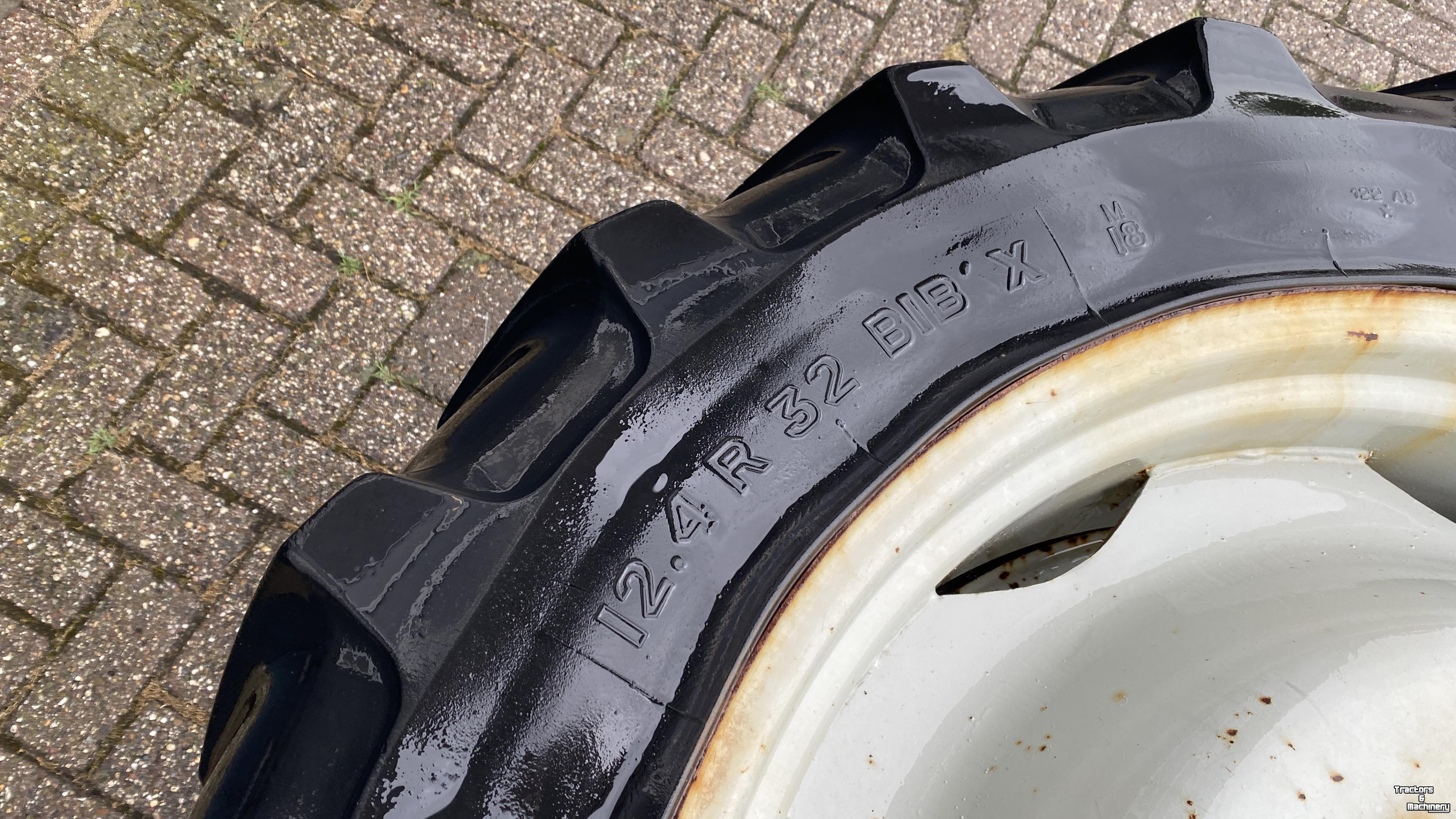 Wielen, Banden, Velgen & Afstandsringen Michelin 12.4R32 op 6 gaats velg