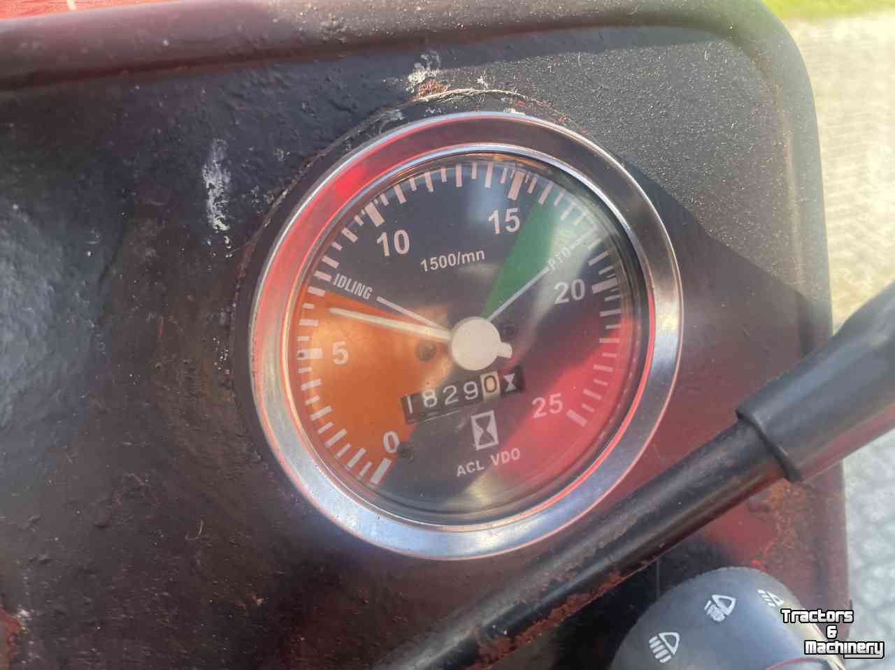 Tractor / Trekker Massey Ferguson 385 2WD Perkins 4 cil.diesel Powersteering