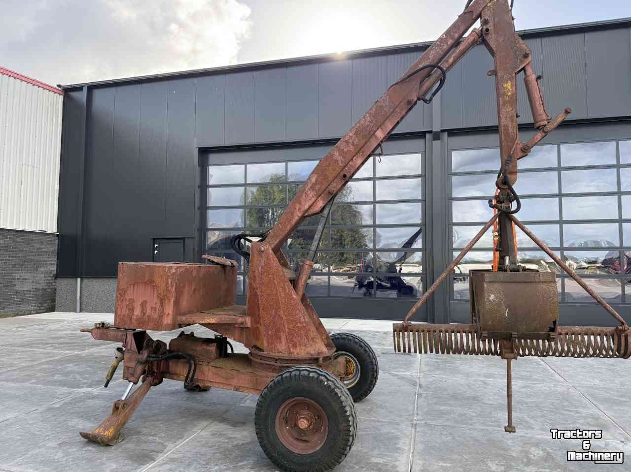 Overige bouwmachines, grondverzetmachines en toebehoren Bazzoli Landbouwkraan , getrokken kraan