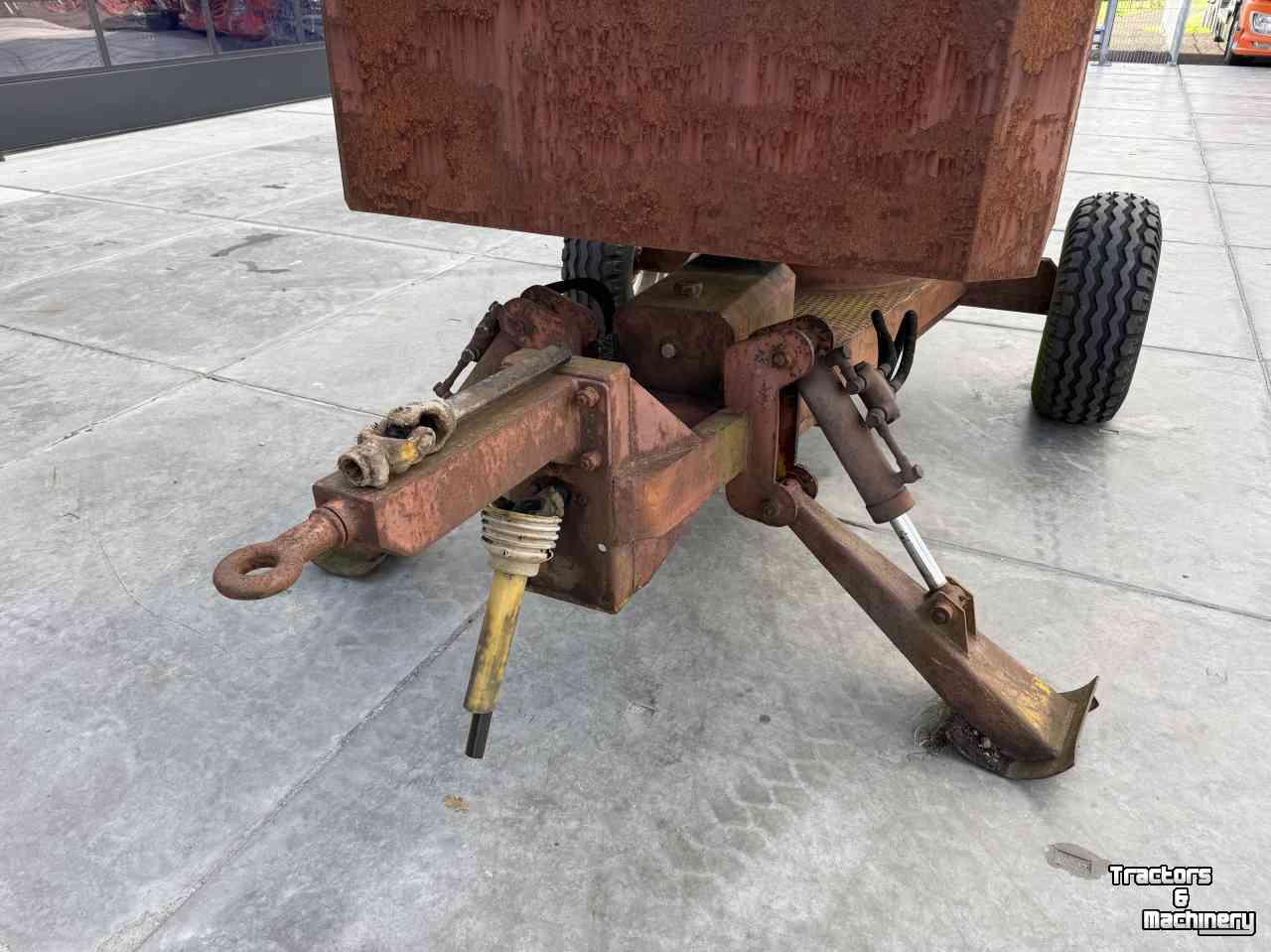 Overige bouwmachines, grondverzetmachines en toebehoren Bazzoli Landbouwkraan , getrokken kraan