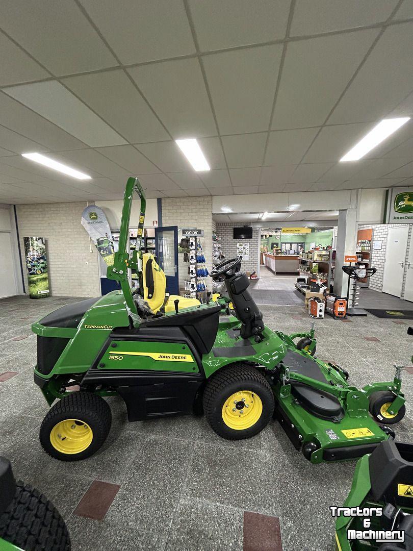 Zitmaaier John Deere 1550
