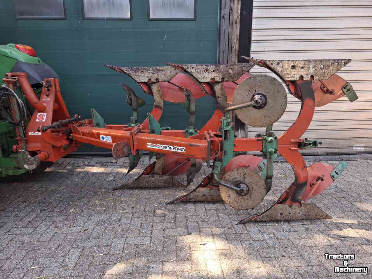 Ploegen Kverneland EG 160 - 3 schaar wentelploeg ploeg steenbeveiliging 2 schaar