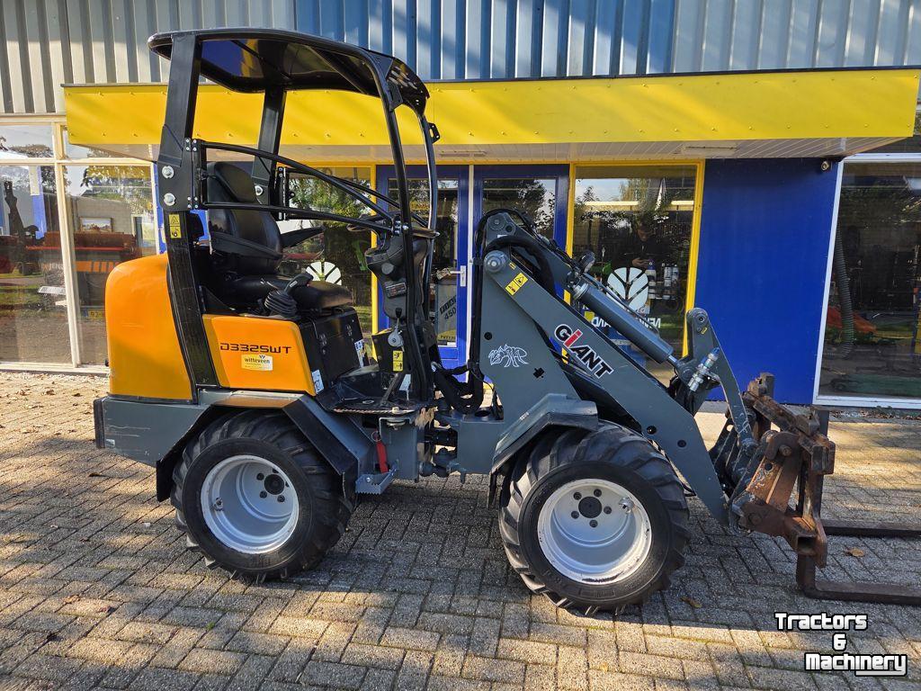 Shovel / Wiellader / Kniklader Giant D332SWT