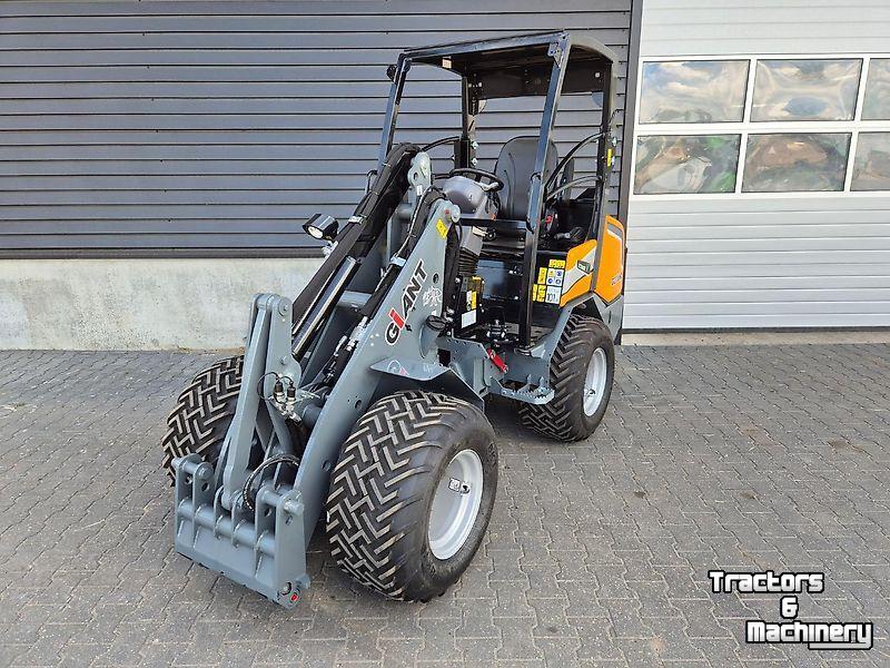 Shovel / Wiellader / Kniklader Giant G2700HD