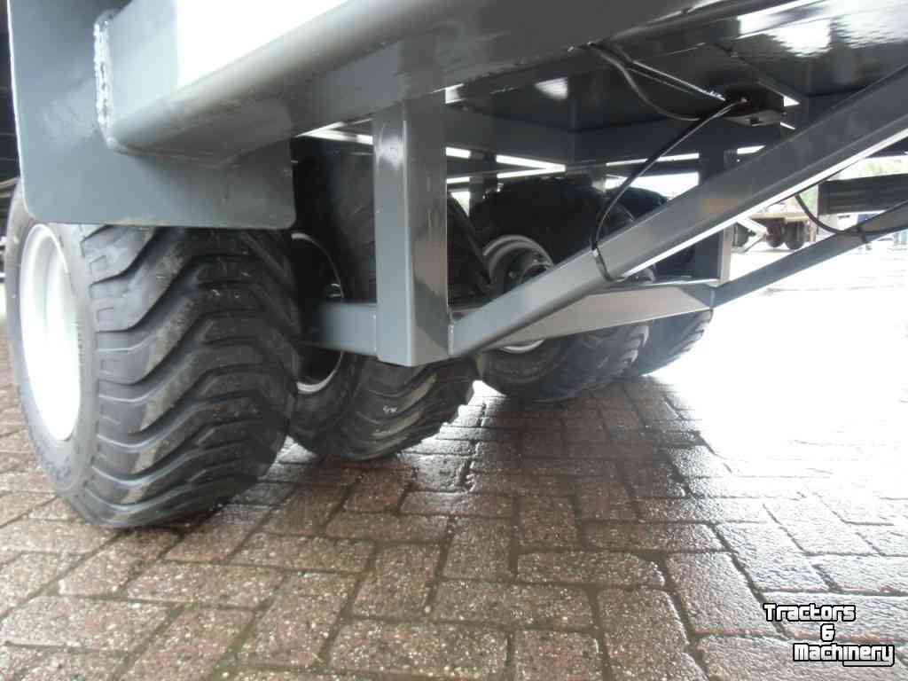 Vierwielige wagen / Landbouwwagen Agomac Stratenmakerswagen / Bakkenwagen / Machinetransporter