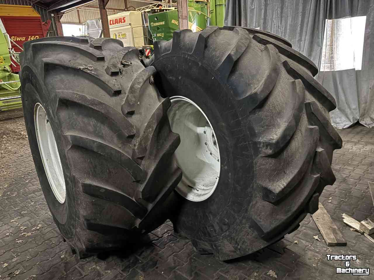 Wielen, Banden, Velgen & Afstandsringen Vredestein 800/70R32