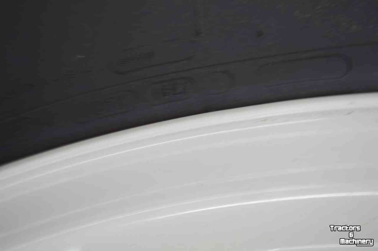 Wielen, Banden, Velgen & Afstandsringen Michelin 800/70r38 demontage