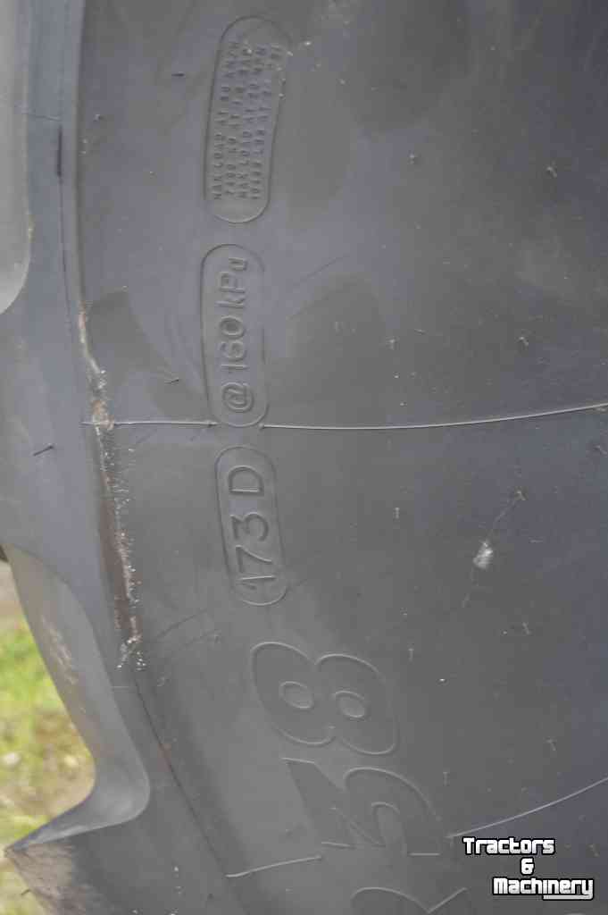 Wielen, Banden, Velgen & Afstandsringen Michelin 800/70r38 demontage
