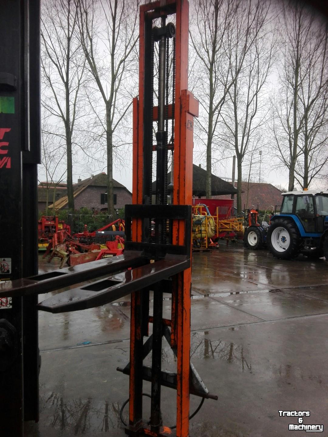 Hefmast & Mini heftruck  HEFMAST IN DRIEPUNT