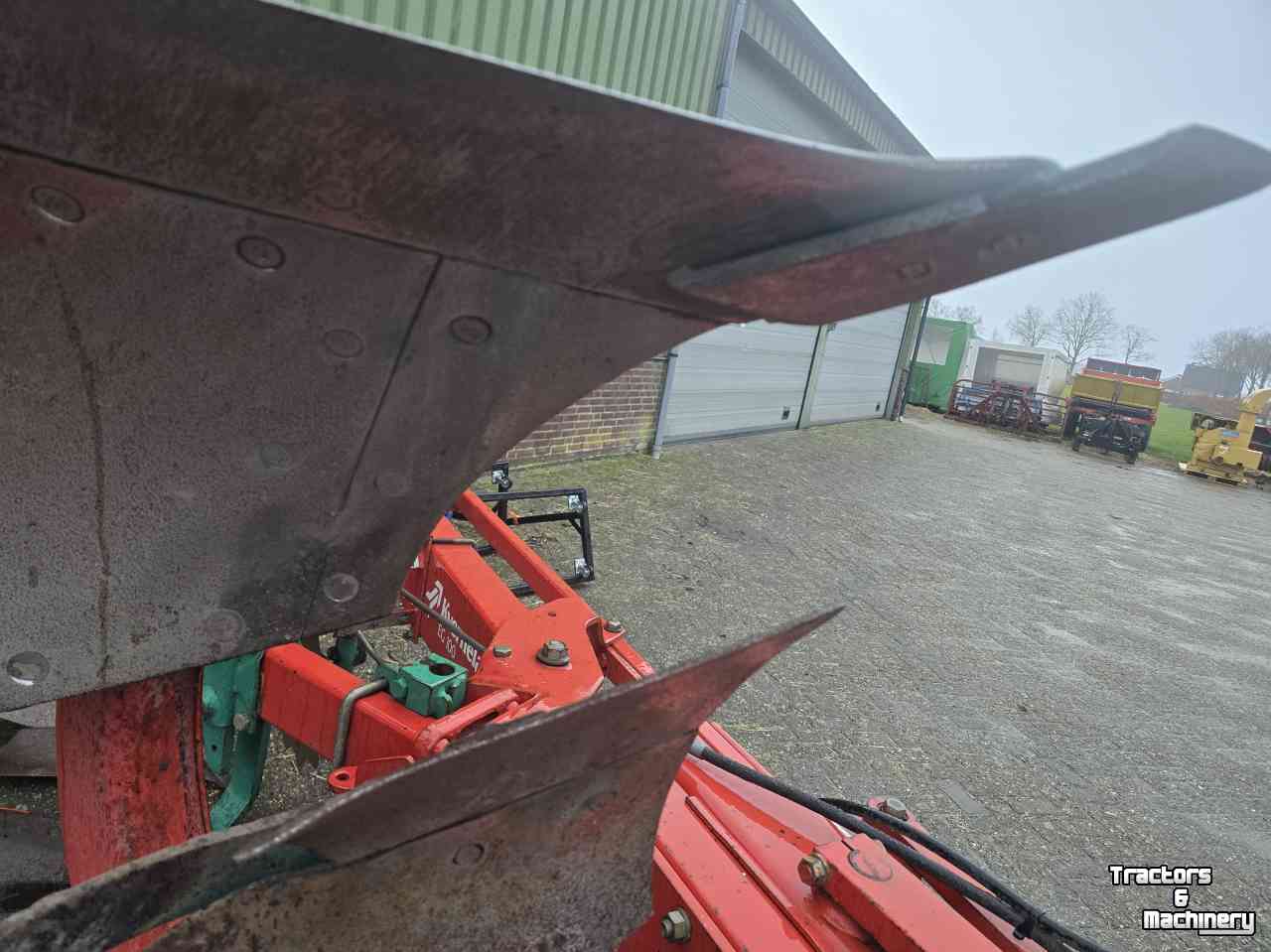 Ploegen Kverneland EG 100 3 schaar vario ploeg met vaste vorenpakker