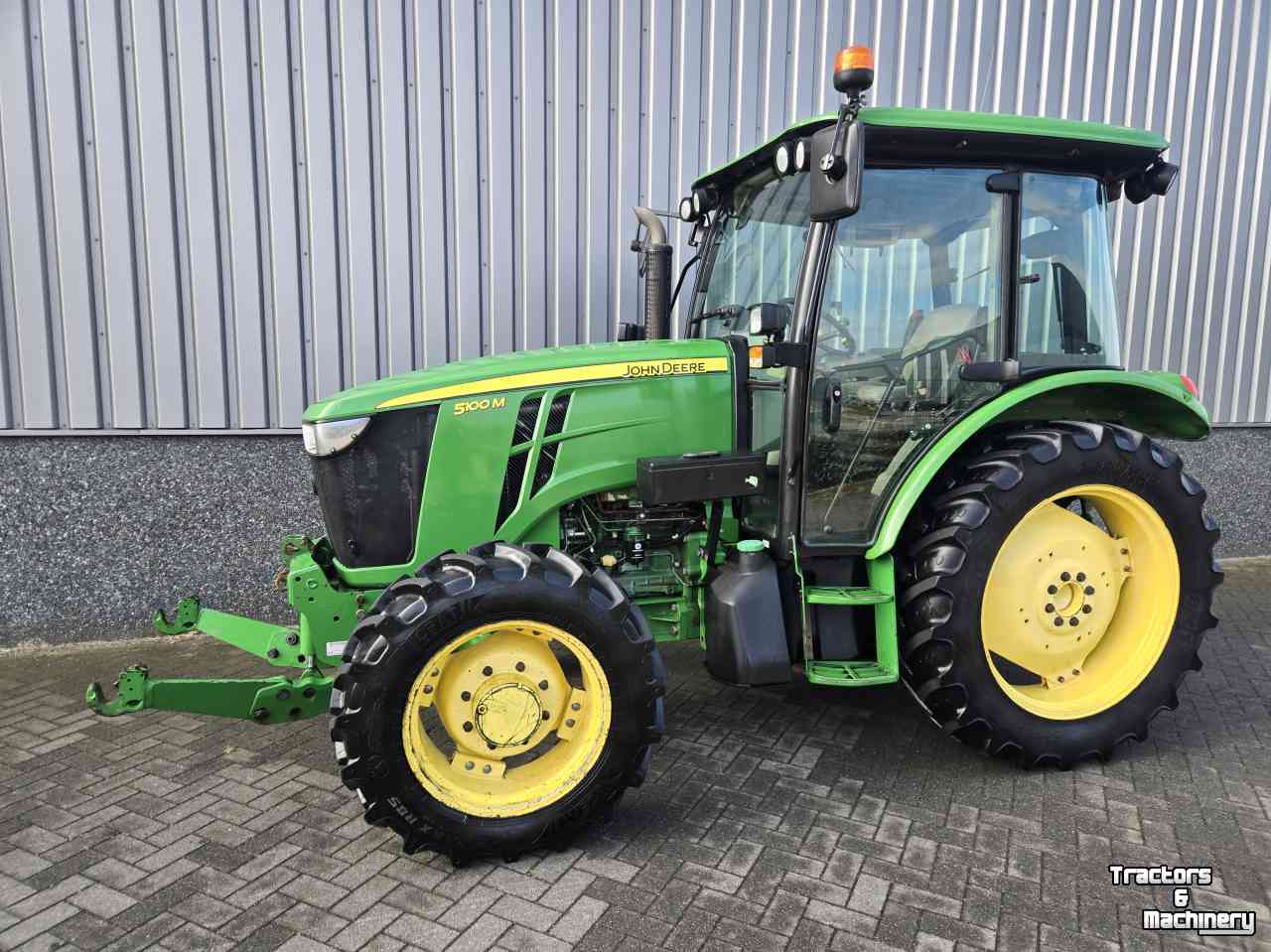 Tractor / Trekker John Deere 5100M