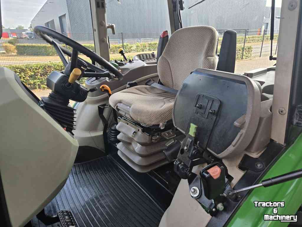 Tractor / Trekker John Deere 5100M