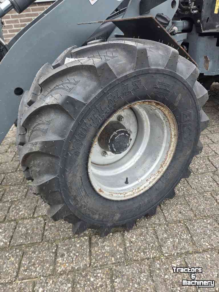 Shovel / Wiellader / Kniklader Giant V6004T X-tra