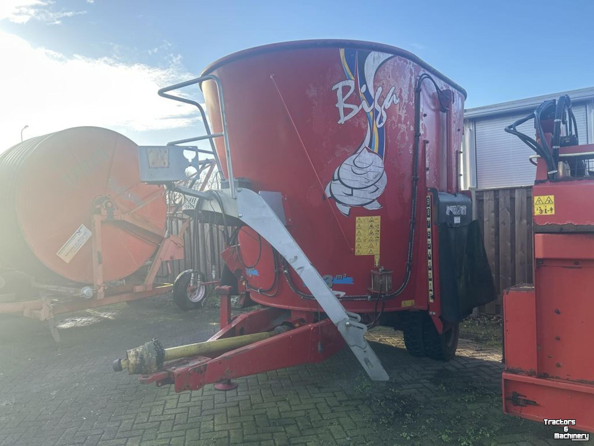 Voermengwagen Vertikaal Peecon VME130