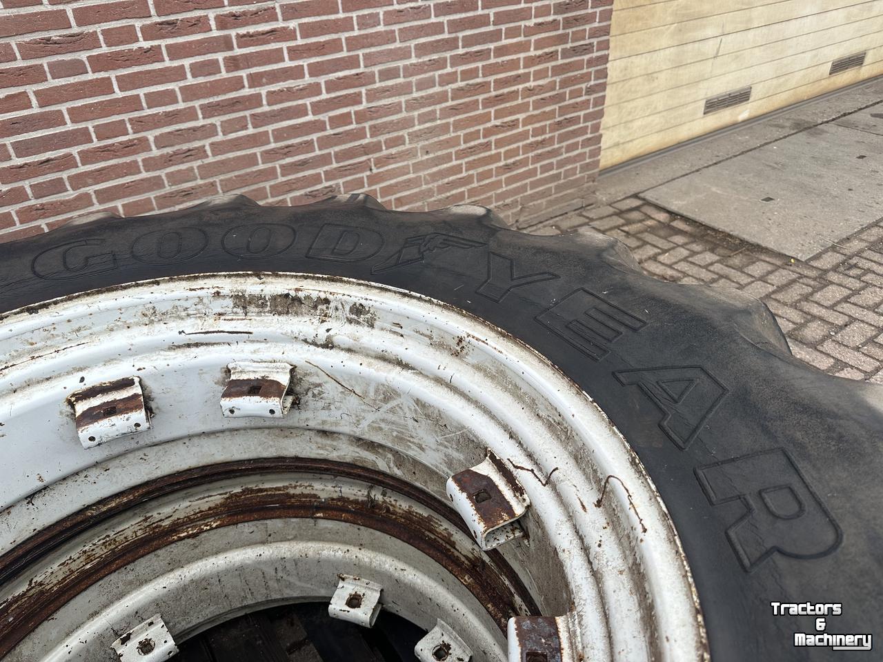 Wielen, Banden, Velgen & Afstandsringen Good Year Good Year banden 18.4 R38