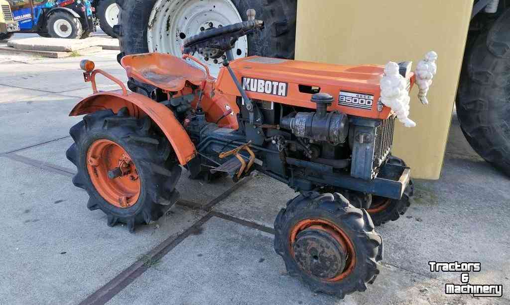 Tuinbouwtraktoren Kubota B5000 4WD Mini-tractor