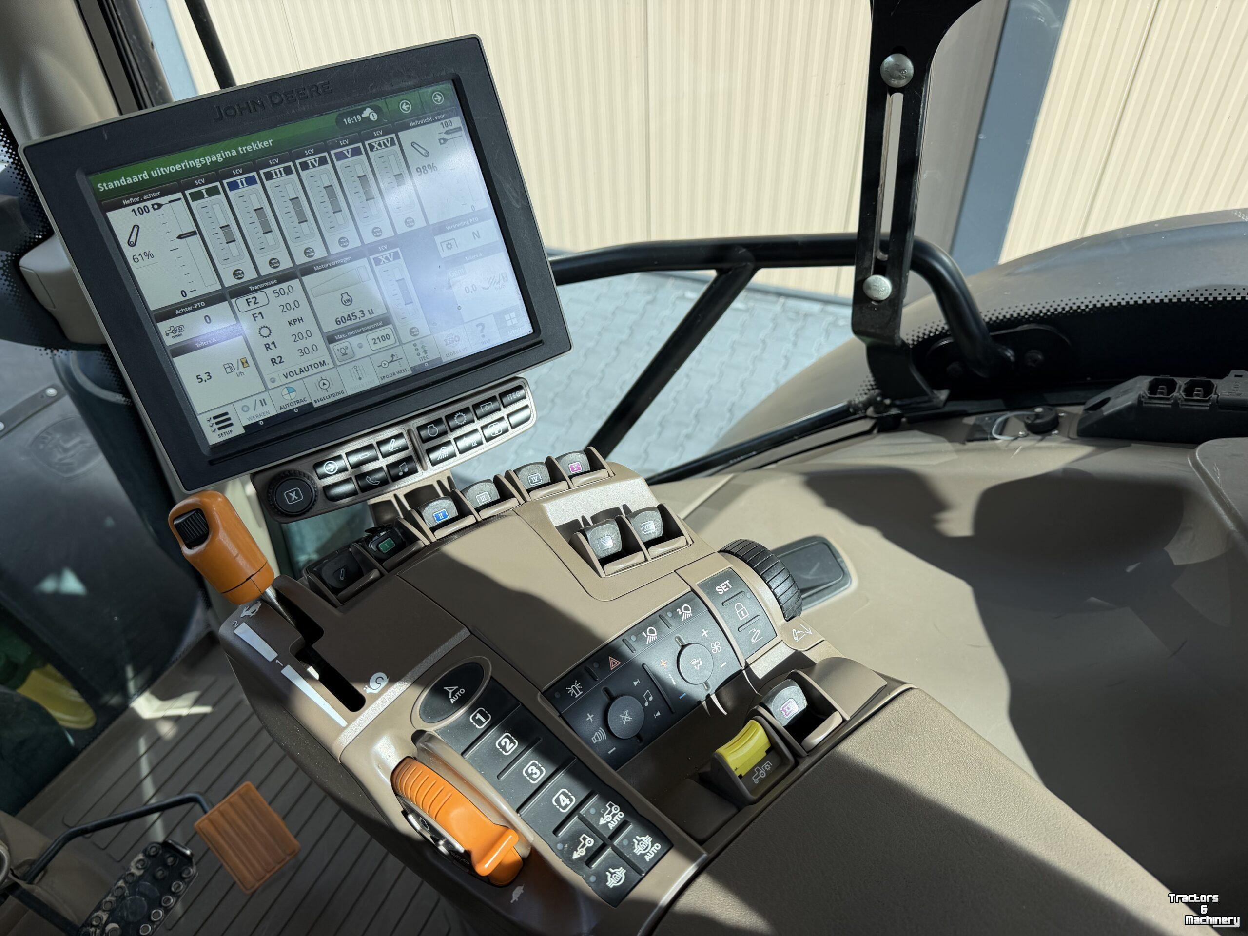 Tractor / Trekker John Deere 6215R