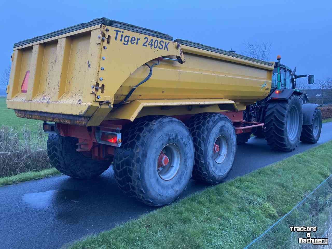 Gronddumper / Zandkipper / Grondverzetkipwagen / Dumper Veenhuis JVZK 21000 te huur, huren.