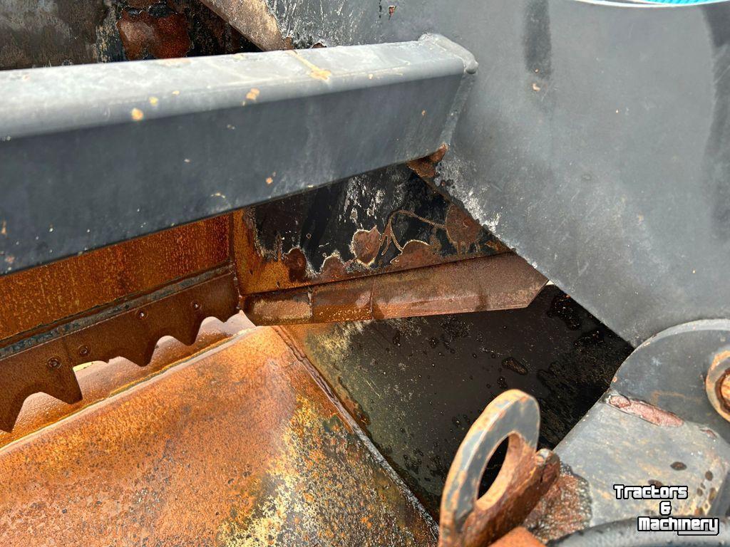 Kuilhapper  VTM Kuilhapper met manitou aansluiting