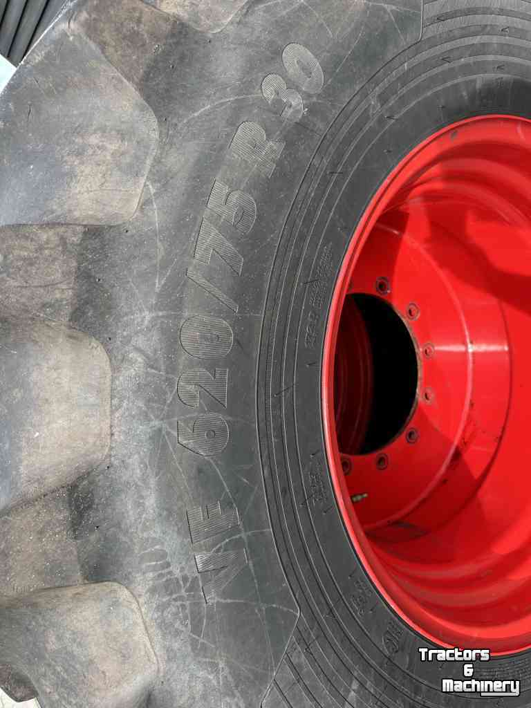 Wielen, Banden, Velgen & Afstandsringen Vredestein 800/70R38 & 620/75R30