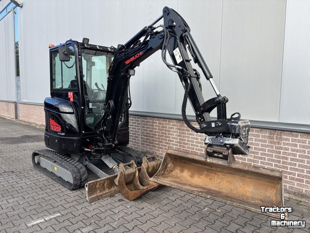 Mini-graver / Mini-graafmachine Takeuchi TB325R + Compact Tilt tiltrotator
