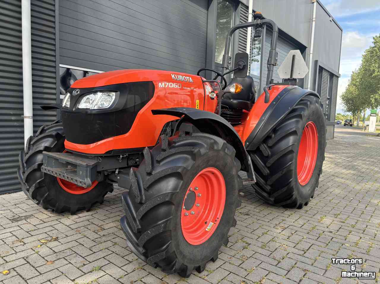 Tractor / Trekker Kubota M7060 hydraulic shuttle