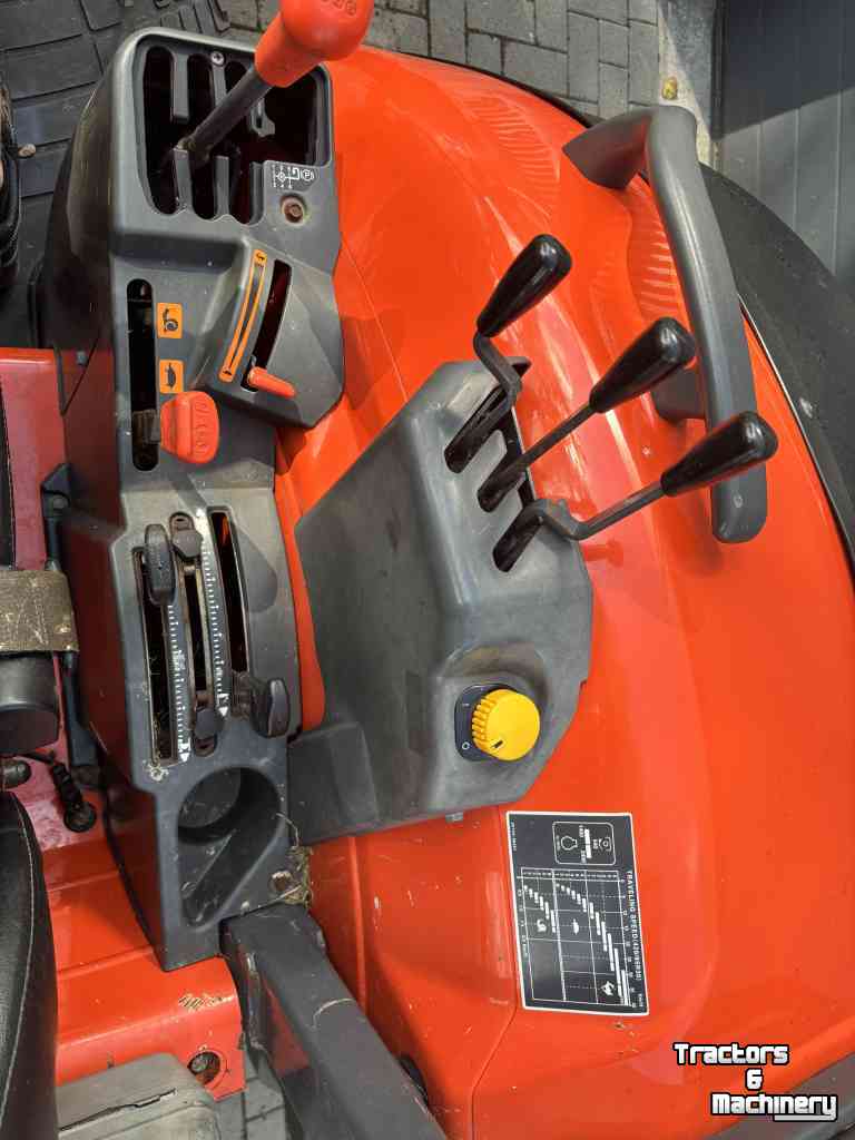 Tractor / Trekker Kubota M7060 hydraulic shuttle