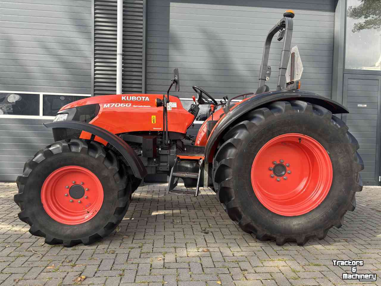 Tractor / Trekker Kubota M7060 hydraulic shuttle