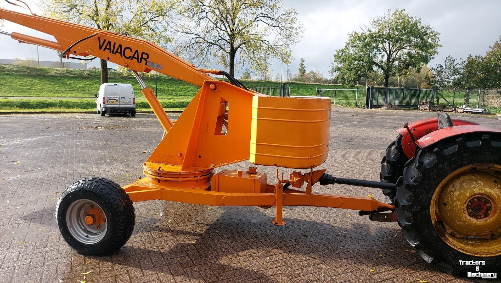 Bandenkraan / Graafmachine op wielen Caesar  GETROKKEN KRAAN