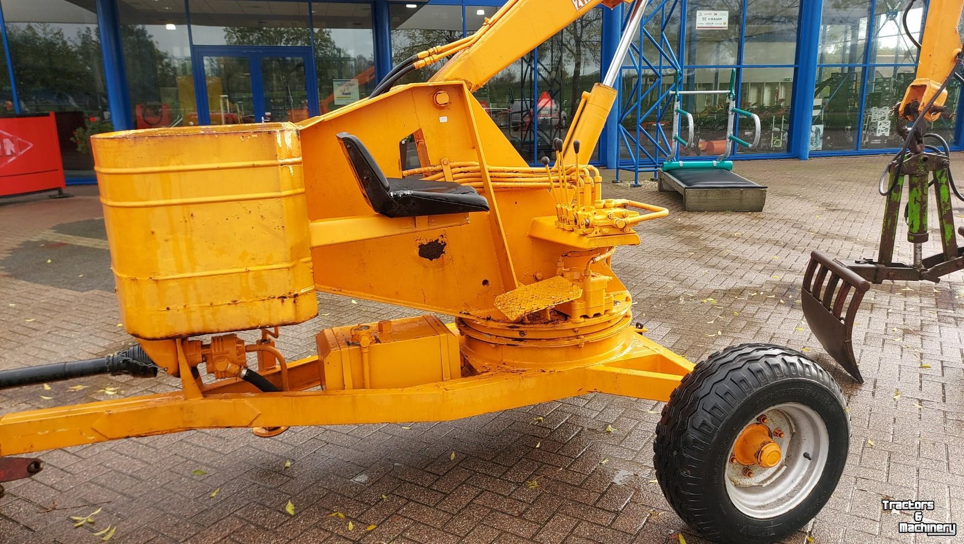 Bandenkraan / Graafmachine op wielen Caesar  GETROKKEN KRAAN