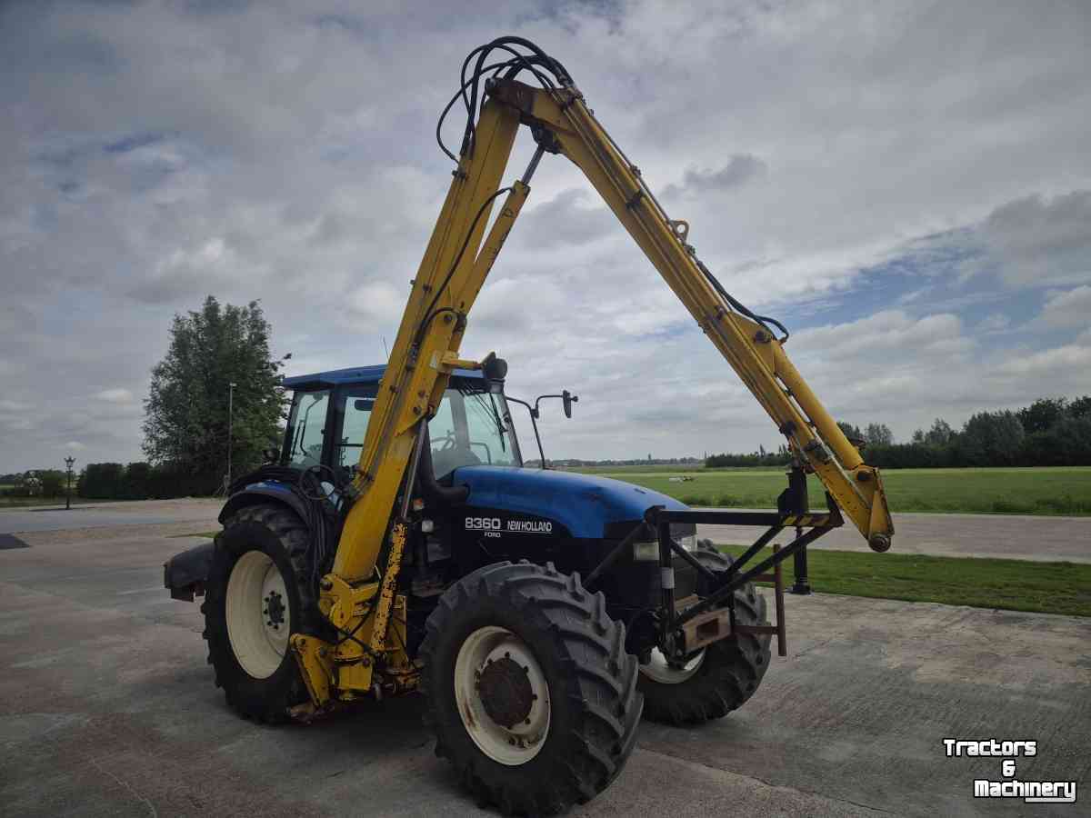 Tractor / Trekker New Holland 8360 Herder Grenadier MBK 135 LS