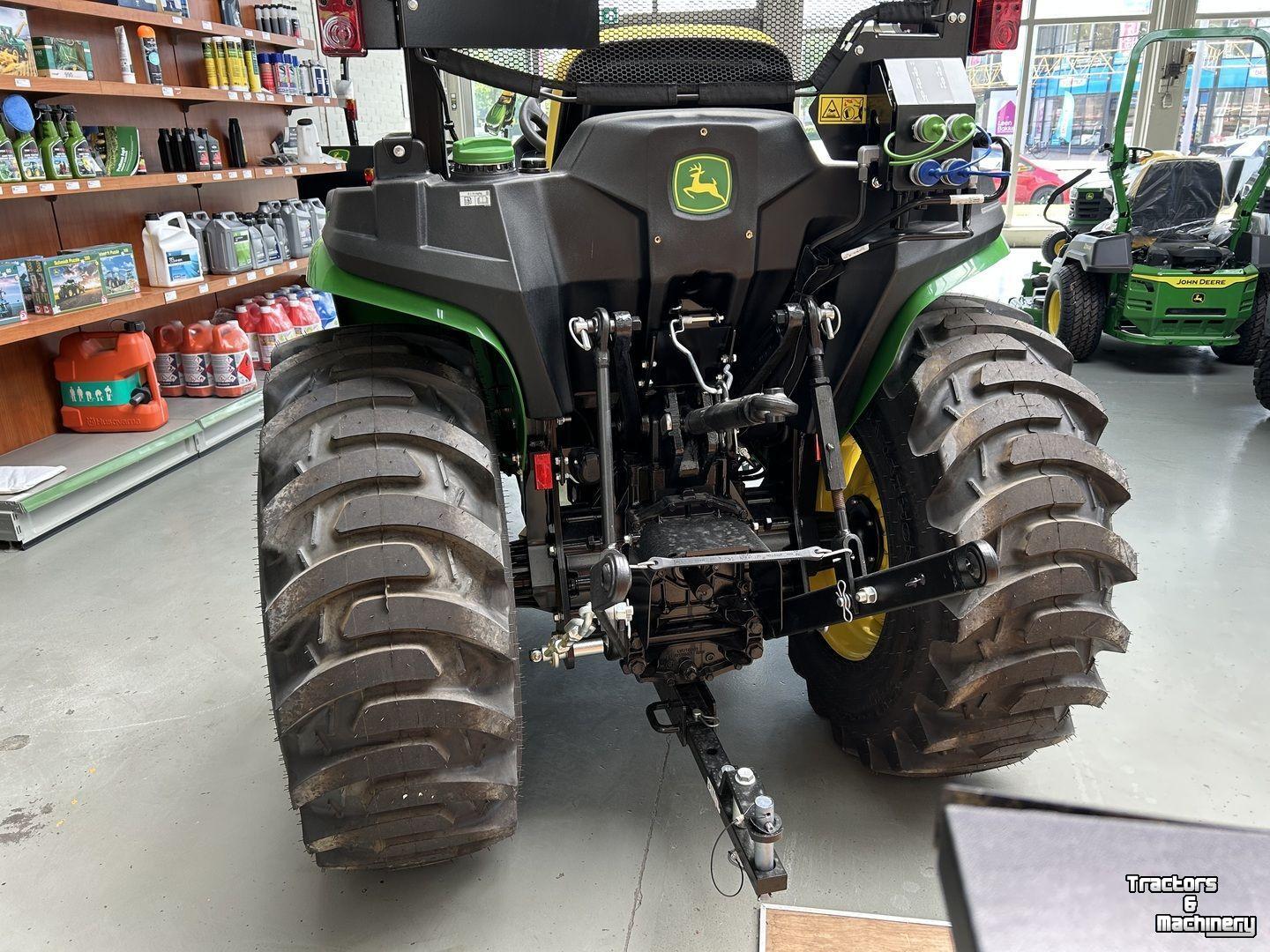 Smalspoor tractor John Deere 3038E
