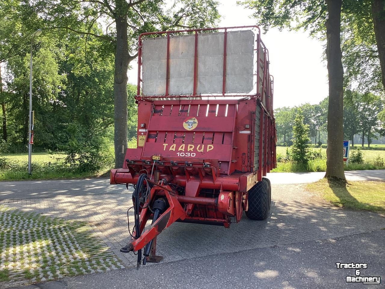 Opraapwagen Taarup 1030