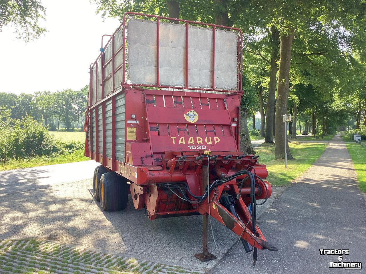 Opraapwagen Taarup 1030