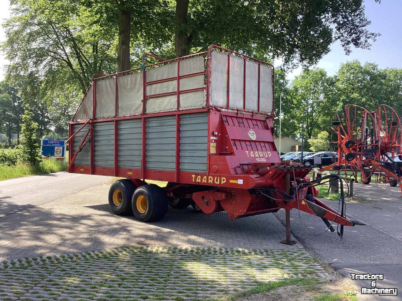 Opraapwagen Taarup 1030