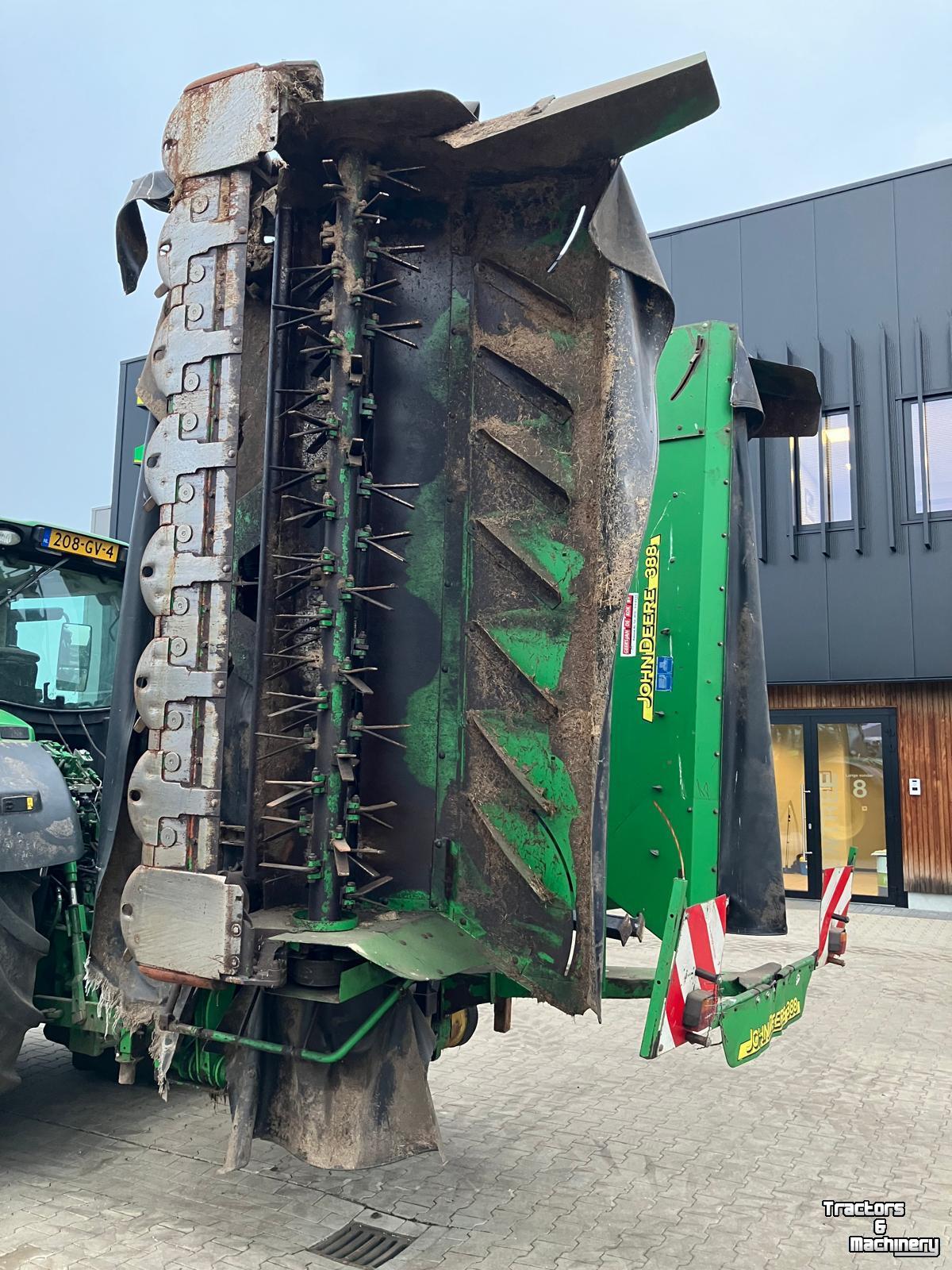 Maaier John Deere 131 & 388