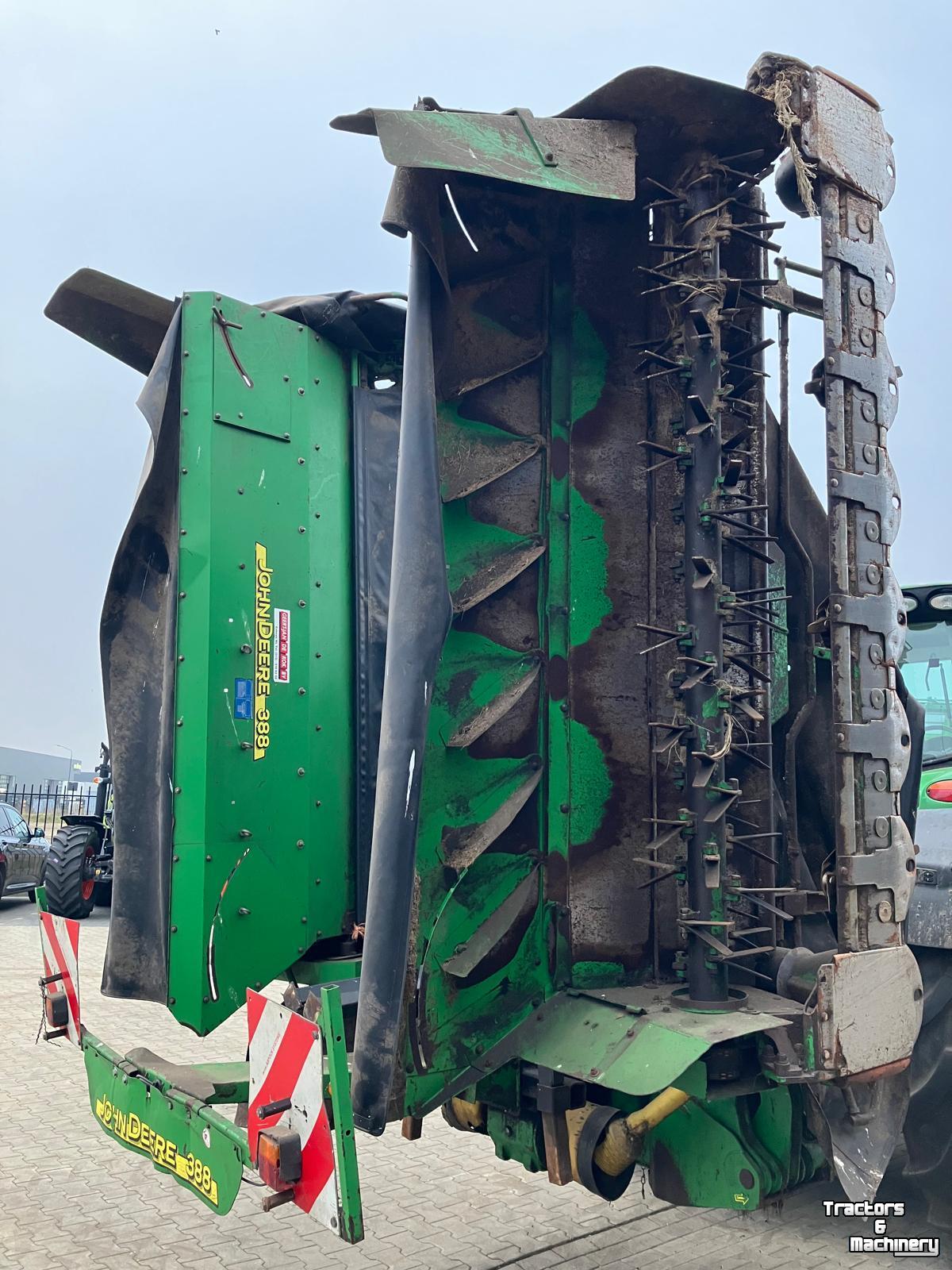 Maaier John Deere 131 & 388 