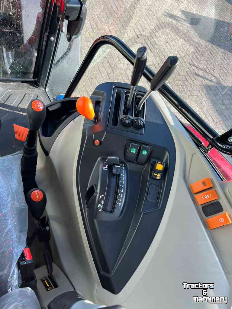 Tractor / Trekker Massey Ferguson 4710 M Dyna-2 Essential